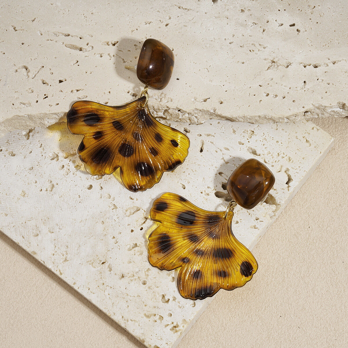 1 Pair Retro Leopard Leaf Acrylic Drop Earrings thumbnail 5