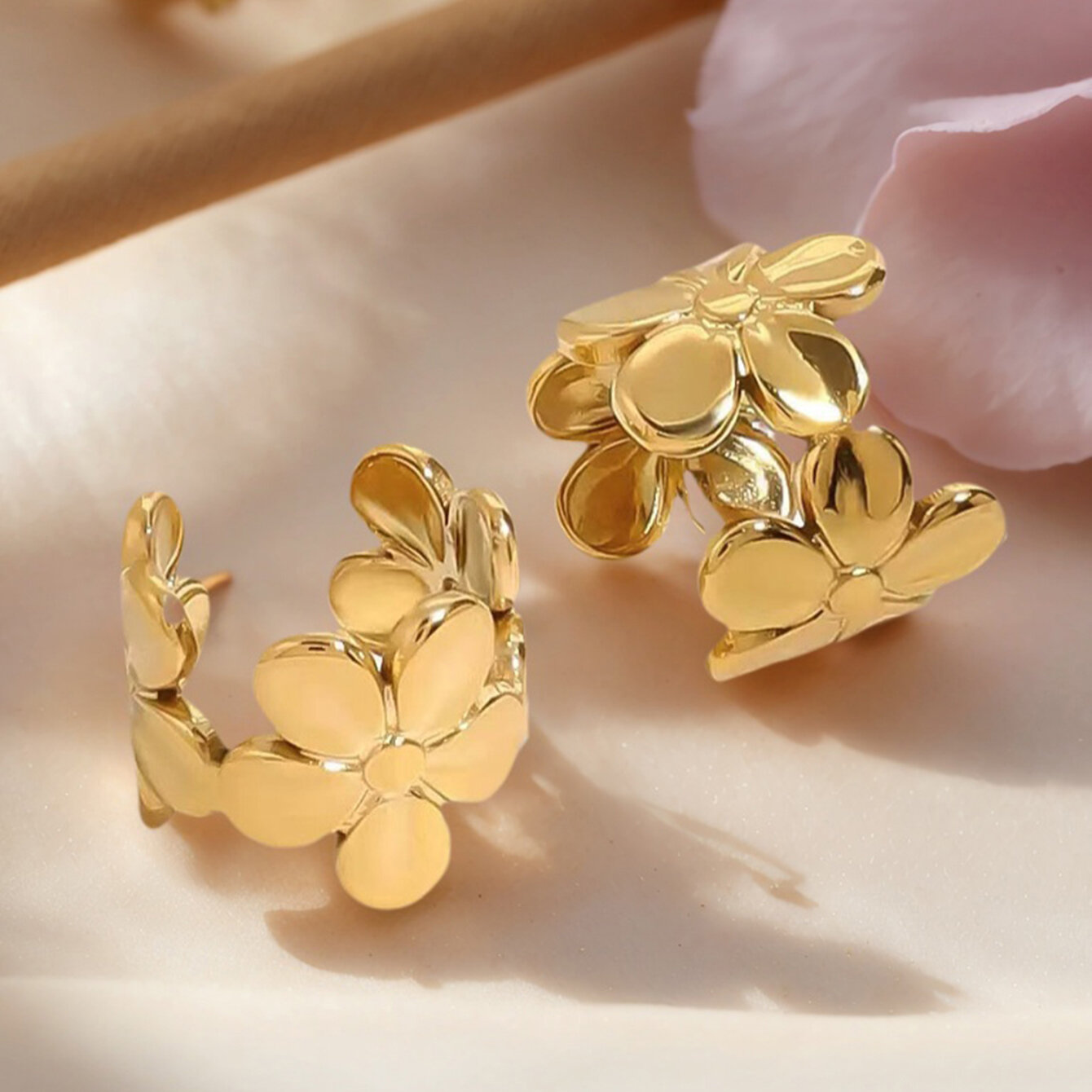 1 Piece  Simple Flower Stainless Steel Waterproof  Gold Color  Women's Ear Cuffs thumbnail 3