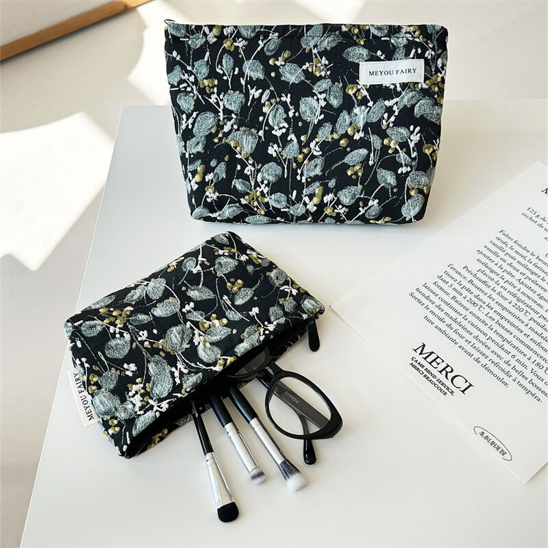 1 Piece Romantic Series Elegant Flower Polyester Women's Makeup Bags thumbnail 3