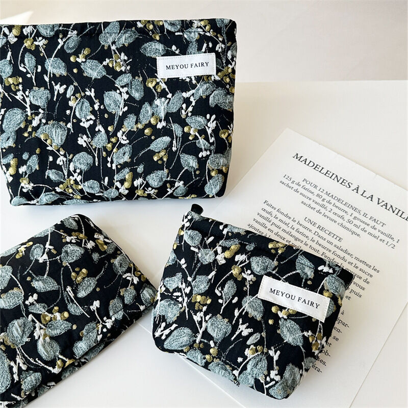 1 Piece Romantic Series Elegant Flower Polyester Women's Makeup Bags thumbnail 2