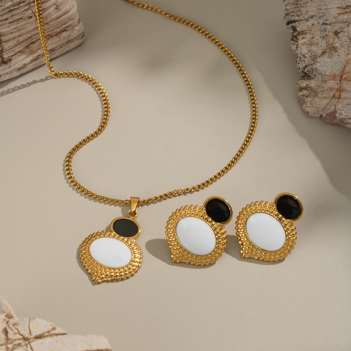 Elegant Patchwork Stainless Steel Waterproof Gold Color Necklace Set thumbnail 2