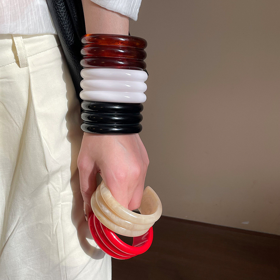 1 Piece Irregular Shape Solid Color Resin Cuff Bracelet thumbnail 5