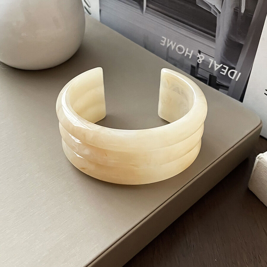 1 Piece Irregular Shape Solid Color Resin Cuff Bracelet