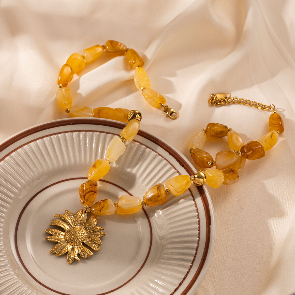 1 Piece Flower Sun Acrylic Gold Color Beaded Necklace thumbnail 4