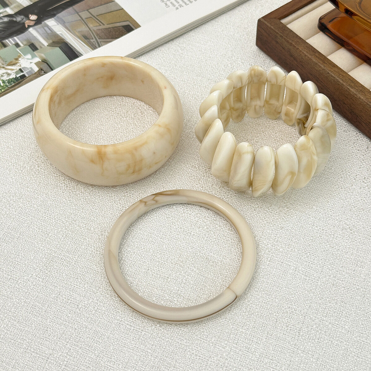 1 Piece Retro Irregular Shape Resin Bangle thumbnail 5