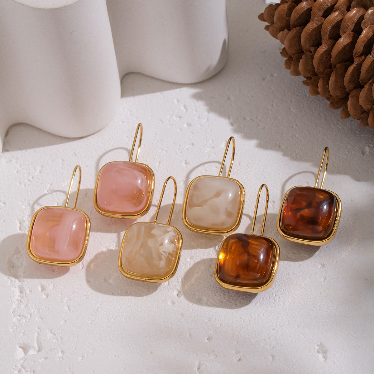 1 Pair Retro Resin Gold Color Drop Earrings thumbnail 3