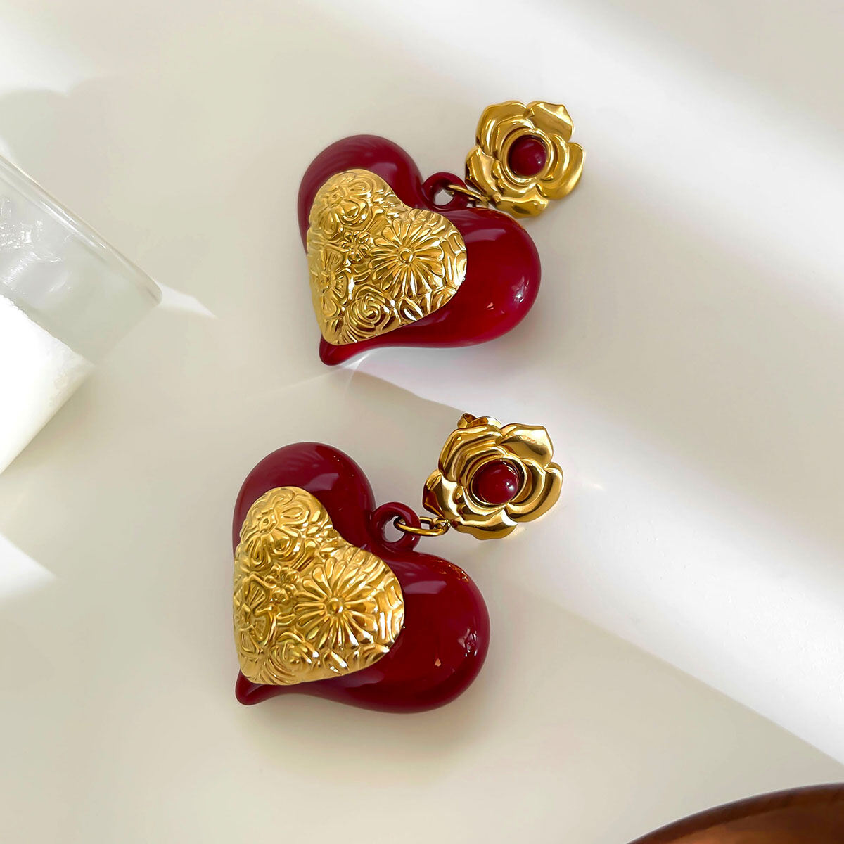 1 Pair Heart Resin Gold Color Drop Earrings thumbnail 4