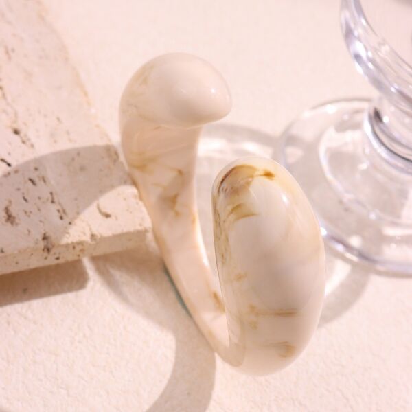 1 Piece Irregular Shape Gradient Color Resin Cuff Bracelet - 1