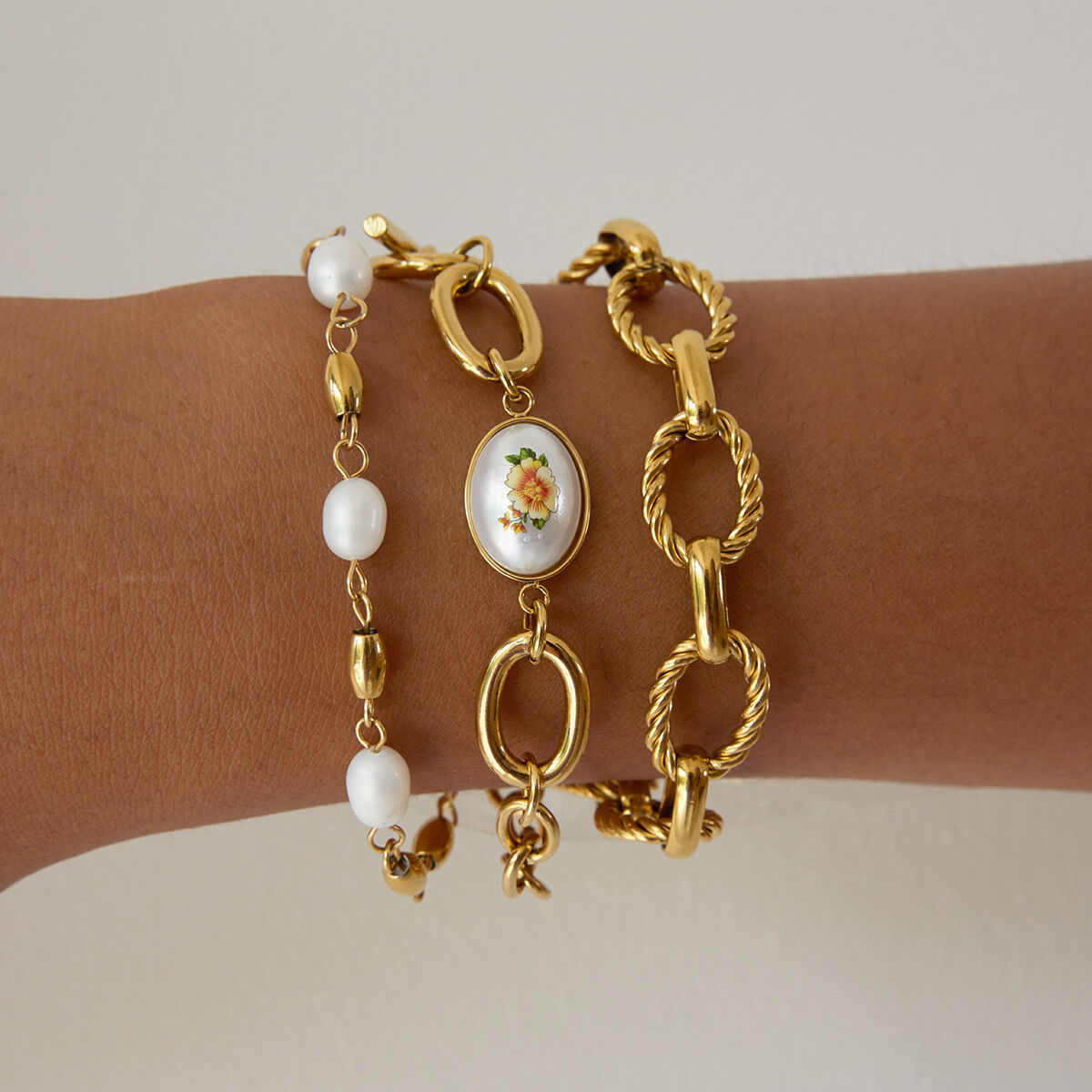 1 Piece Retro Flower Stainless Steel Waterproof Gold Color Women's Chain Bracelets thumbnail 3
