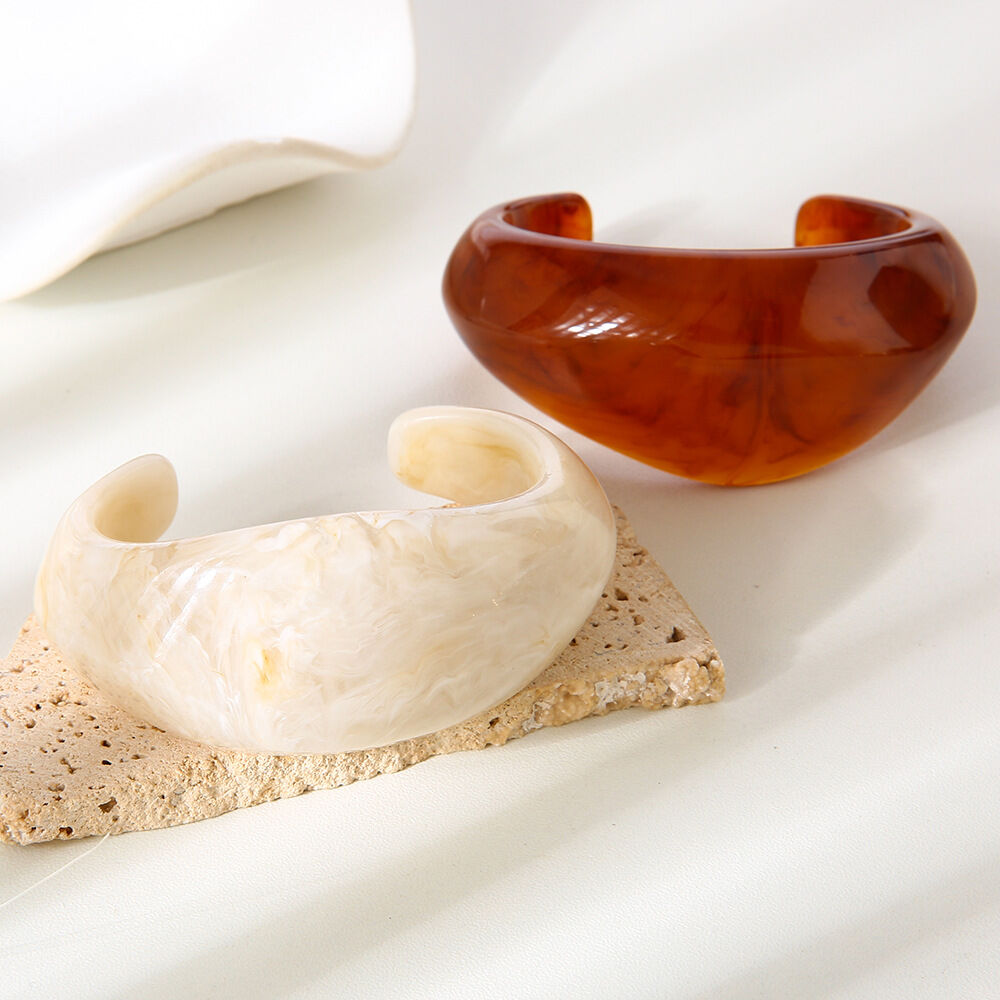 1 Piece Classic Series Retro Irregular Shape Resin Women's Cuff Bracelets thumbnail 2