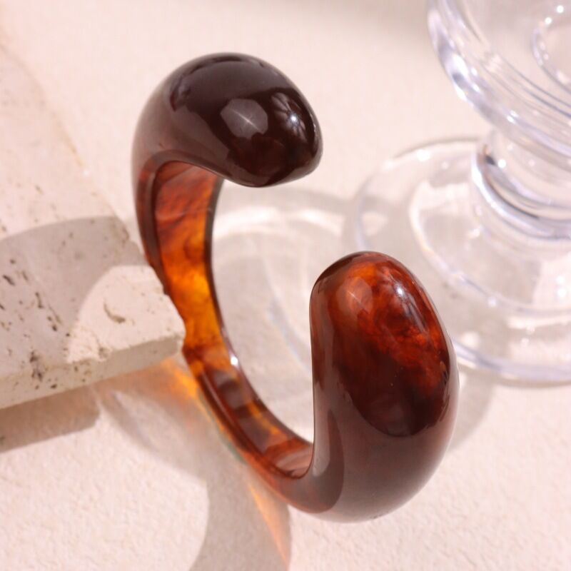 1 Piece Irregular Shape Gradient Color Resin Cuff Bracelet thumbnail 3