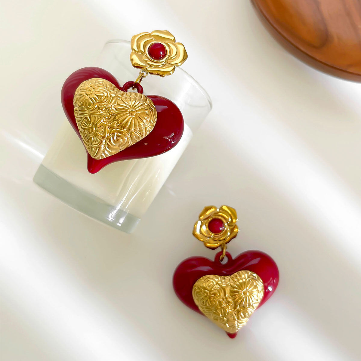 1 Pair Heart Resin Gold Color Drop Earrings thumbnail 5