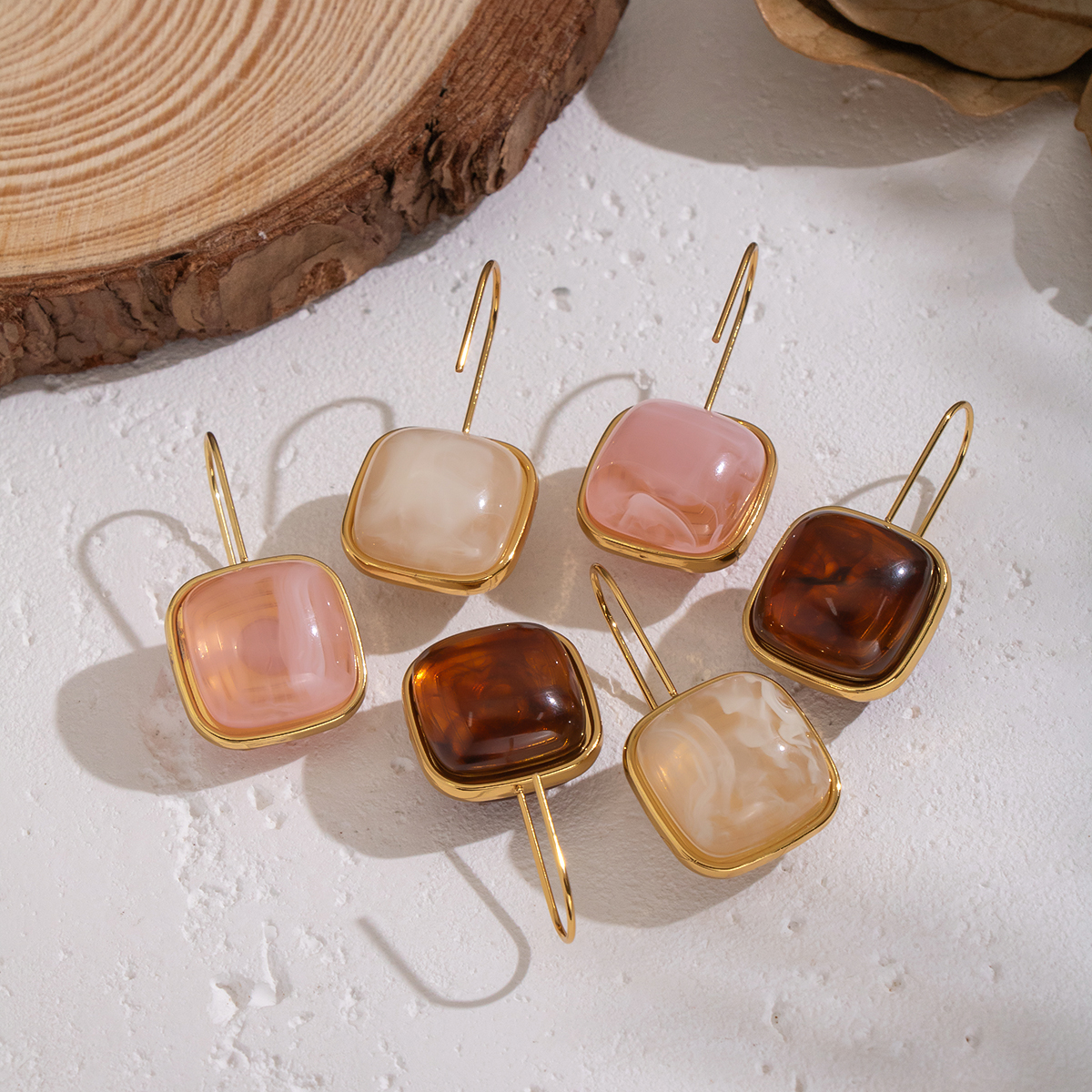 1 Pair Retro Resin Gold Color Drop Earrings thumbnail 4