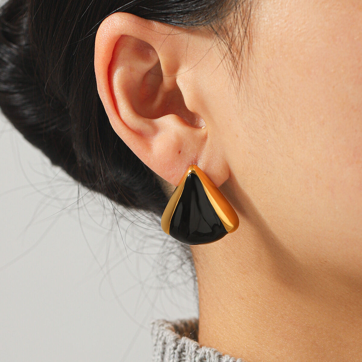Simple Series Enamel Triangle Shape Stainless Steel Waterproof Gold Color Women's Stud Earrings thumbnail 4