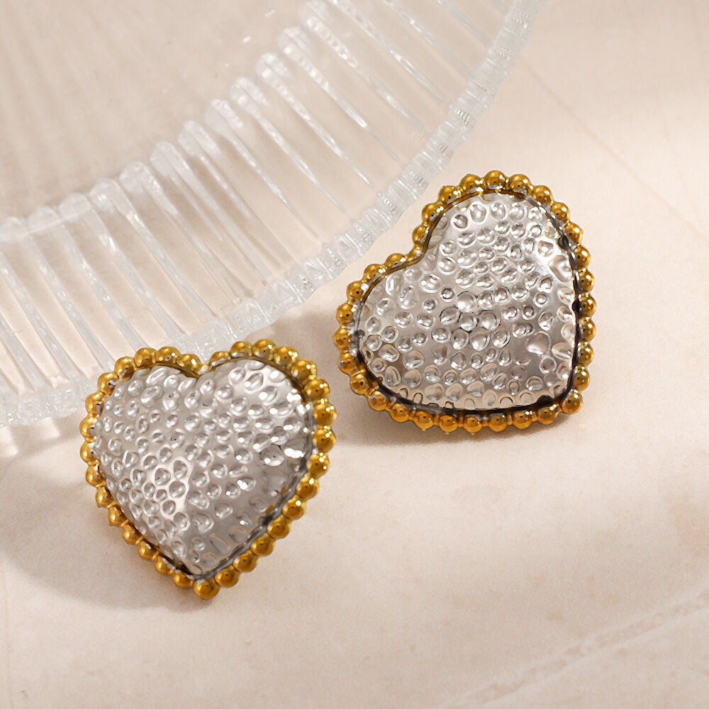 Luxurious Retro Heart Stainless Steel Waterproof Gold Color Women's Stud Earrings thumbnail 3