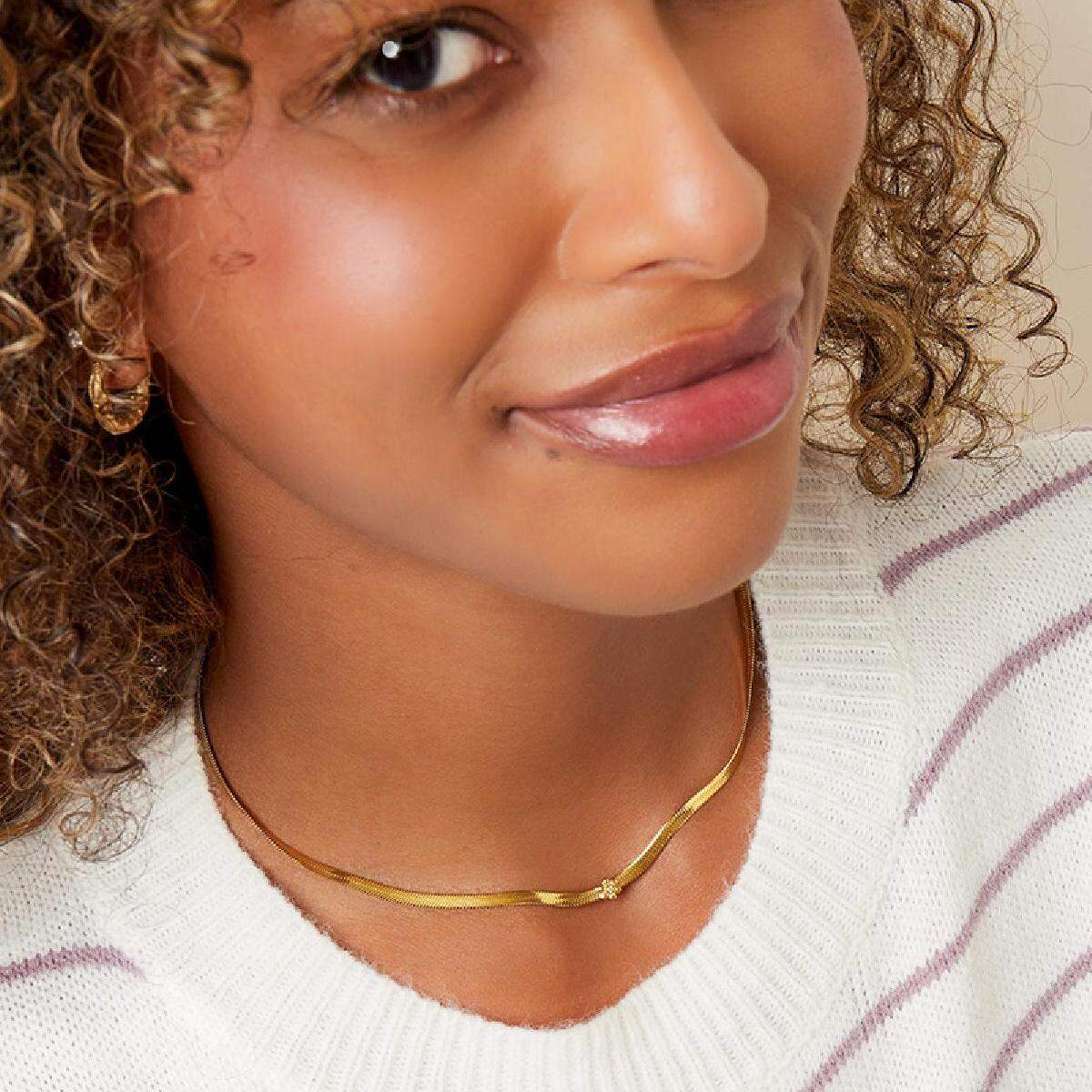 Stainless steel necklace with little flower thumbnail 4